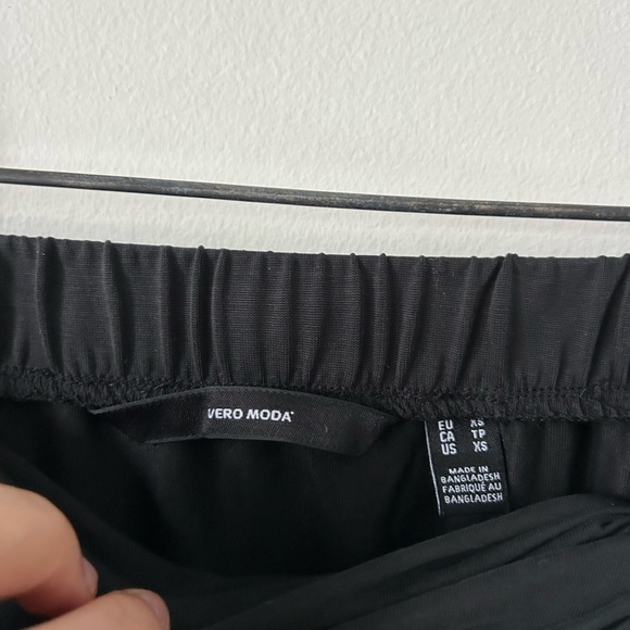 Vero Moda Filli Twist Waist Black Skirt - Picture 4 of 4